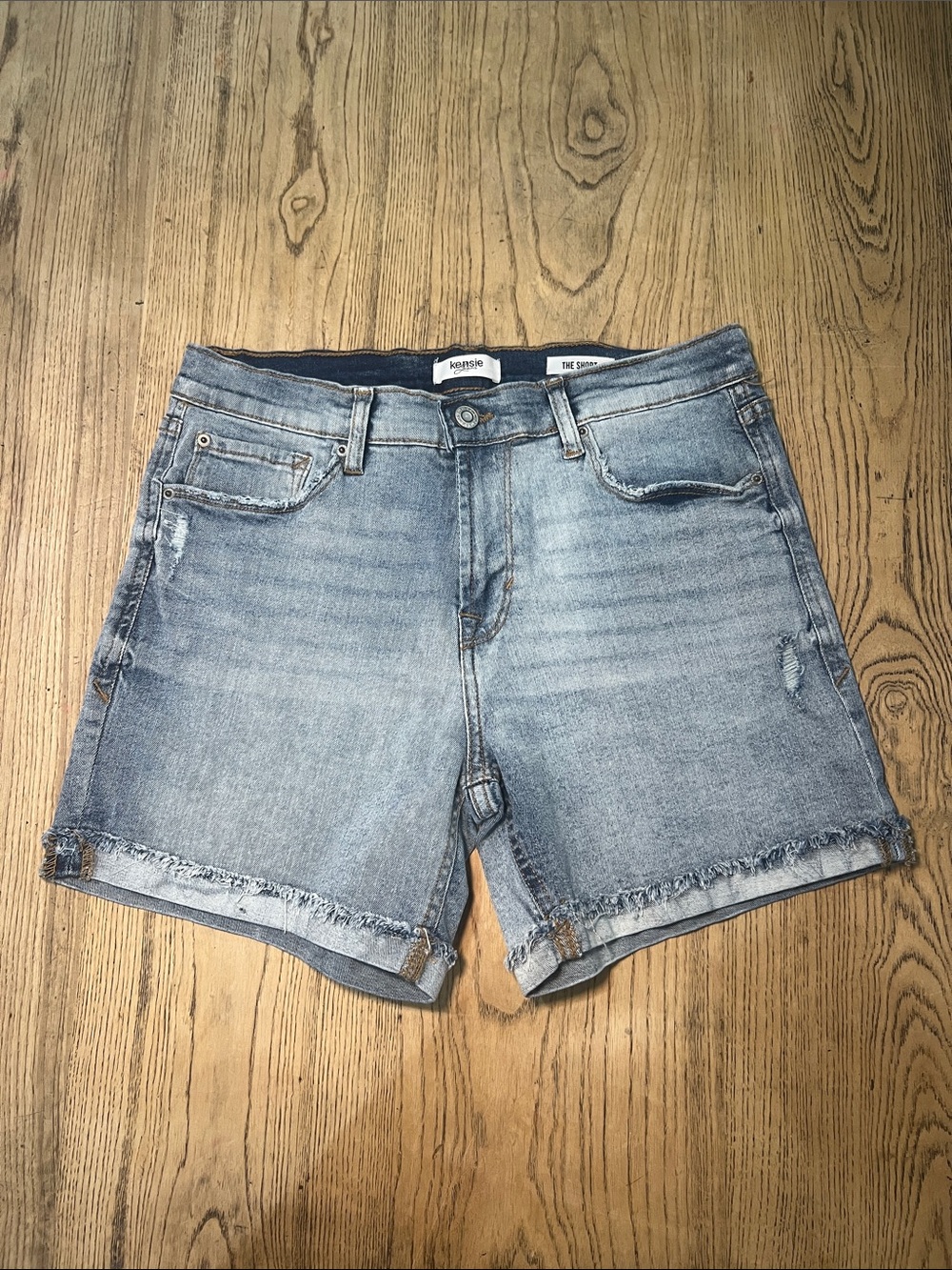 Kensie Light Wash Denim Shorts Heavy Stretch Women's Jean Shorts size 6/28